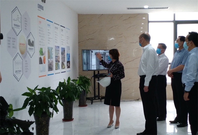 陕西省省长刘国中、西安市市长李明远一行调研高陵尊龙凯时人生就是搏工业园