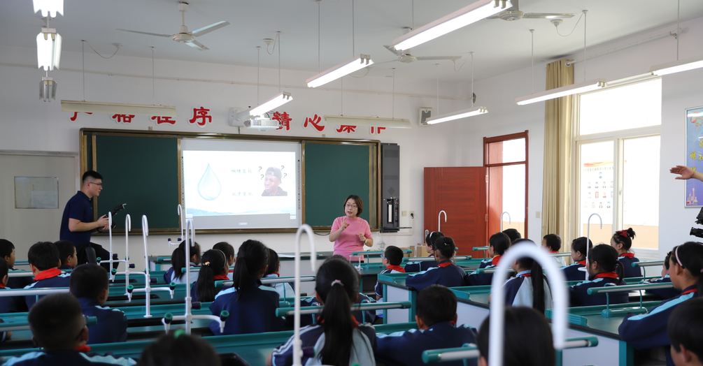 “尊龙凯时人生就是搏科技·与爱偕行”关爱墟落儿童爱心科普进校园公益活动